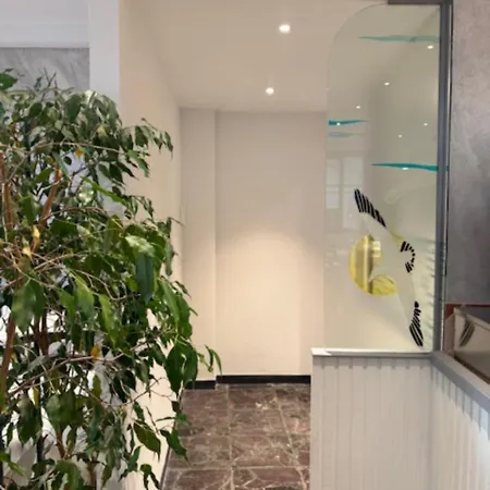 فندق Ristorante Milton فاراتسي